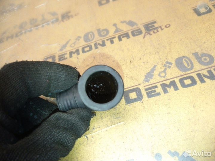 Патрубок вентиляции картерных газов 1.8T Passat B5