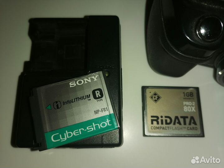 Фотоаппарат Sony DSC-V3