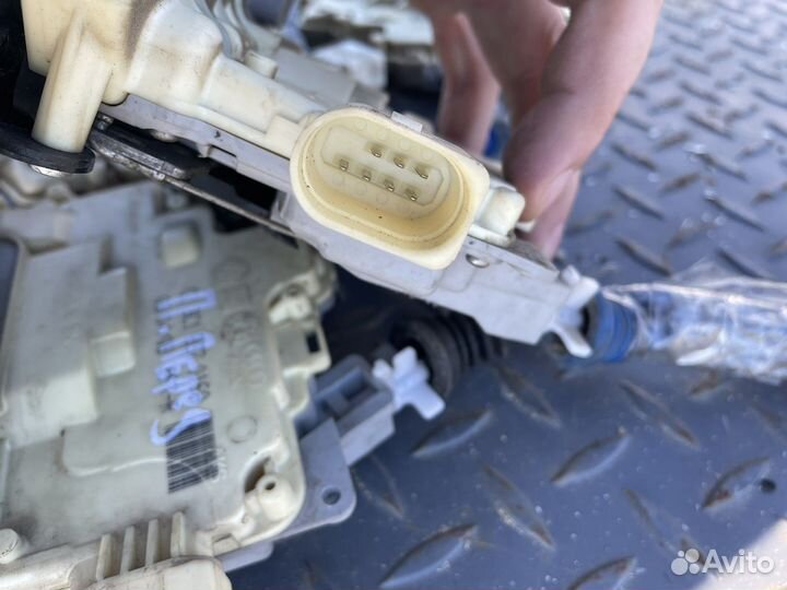 Замок двери volkswagen tiguan 1