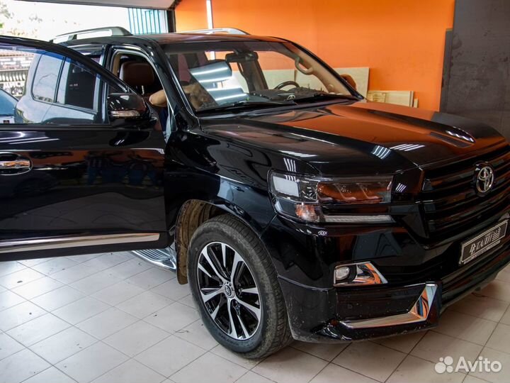 Автомагнитола Toyota Land Cruiser 200 на Android