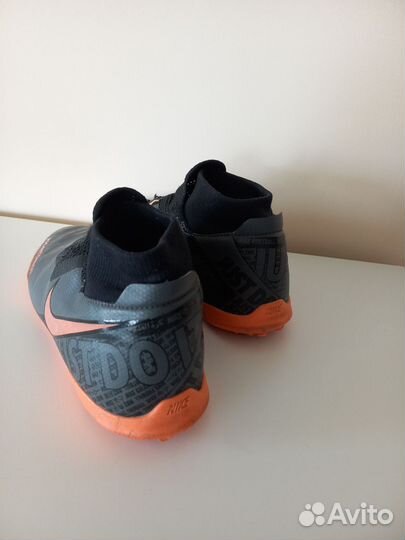 Футбольные шиповки nike