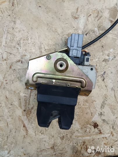 Замок багажника Volvo S60