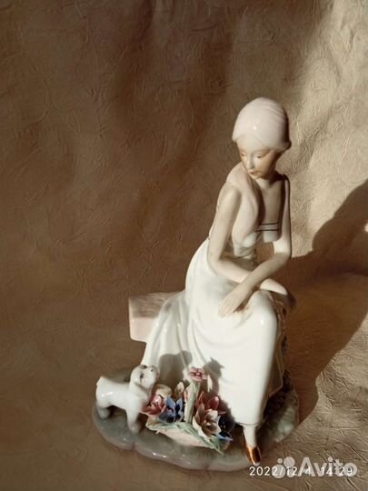 Статуэтка фарфор