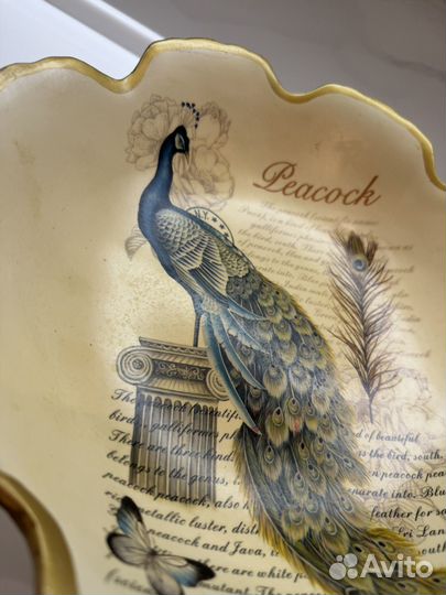 Ваза для фруктов на ножке