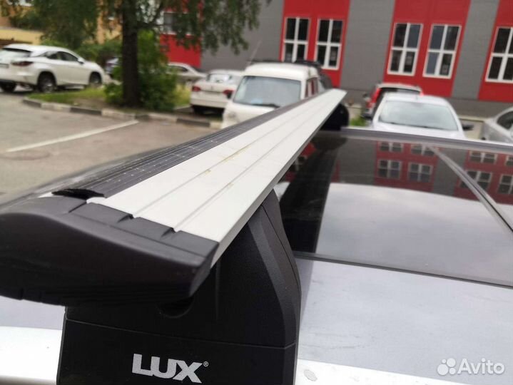 Багажник на рейлинги Lux