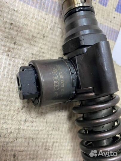 Форсунка Audi A4 B7 (S4 2.0 2007