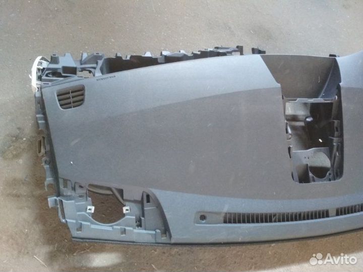 Панель передняя салона (торпедо) Toyota Sienna III