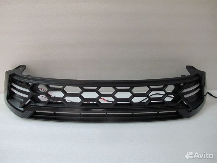 Решетка Hilux Pick Up 2015 + с ходовыми огнями