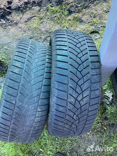 Goodyear UltraGrip Performance Gen-1 215/55 R17