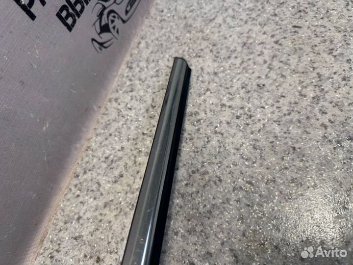 Молдинг стекла задний правый Nissan Almera G15