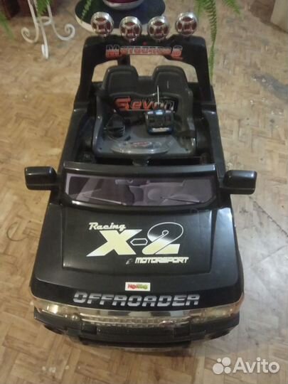 Детский электромобиль б/у с пультом управления