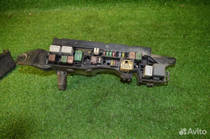 Блок предохранителей Toyota Avensis t250