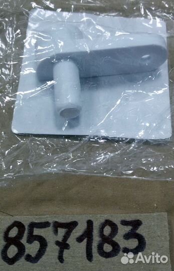 Упор нижний правый холодильника Indesit C00857183