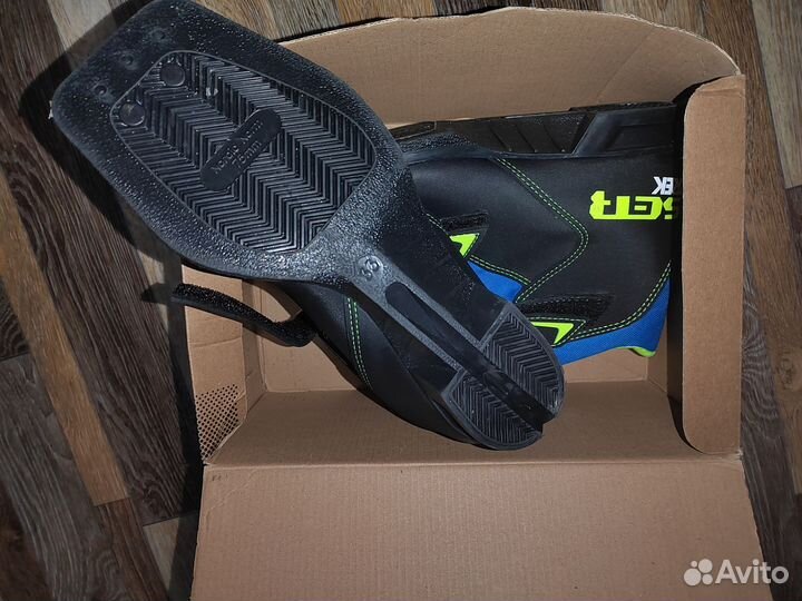 Ботинки лыжные