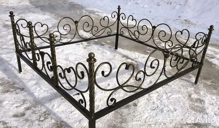 Оградки на кладбище