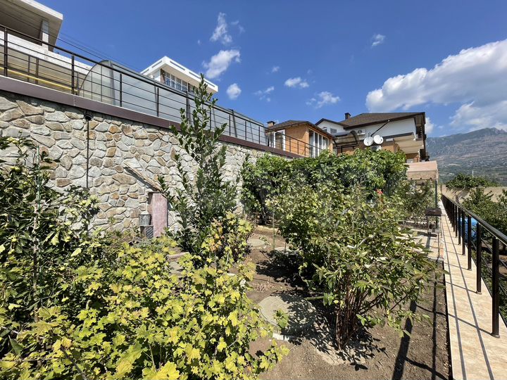 Дом 254 м² на участке 8 сот.