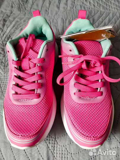 Кроссовки для девочки новые