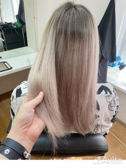 Модель на окрашивание волос и стрижки