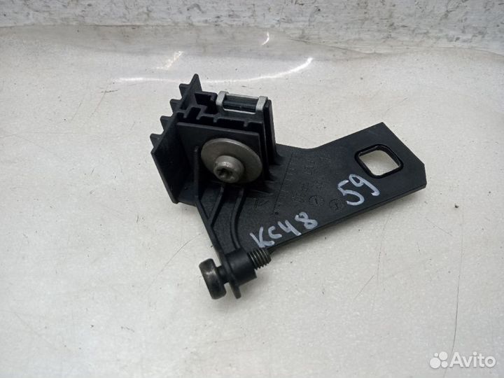 Кронштейн фары audi A4 B8 Левый верхний