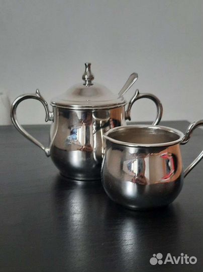 Сахарница и молочник