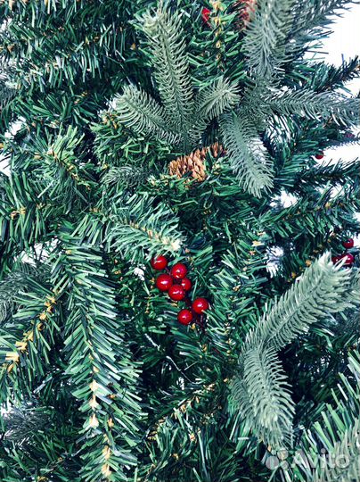Елка искусственная с рябиной