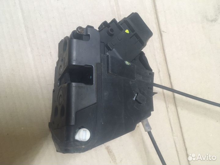 Замок двери задний Mazda BK