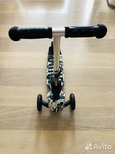 Самокат трехколесный