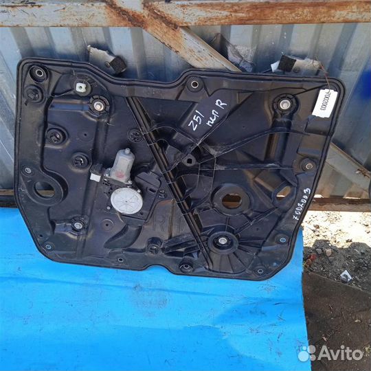 Стеклоподъемник электр. передний правый Nissan Mu