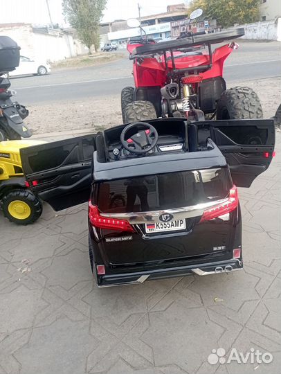 Детский электромобиль новый