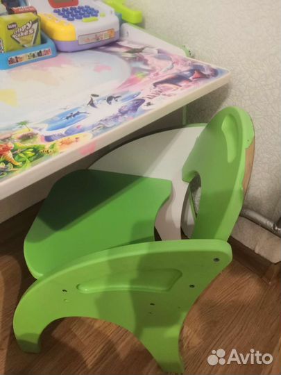 Письменный столик детский