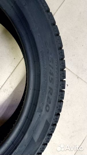 Pirelli Ice Zero FR 245/45 R20 103H