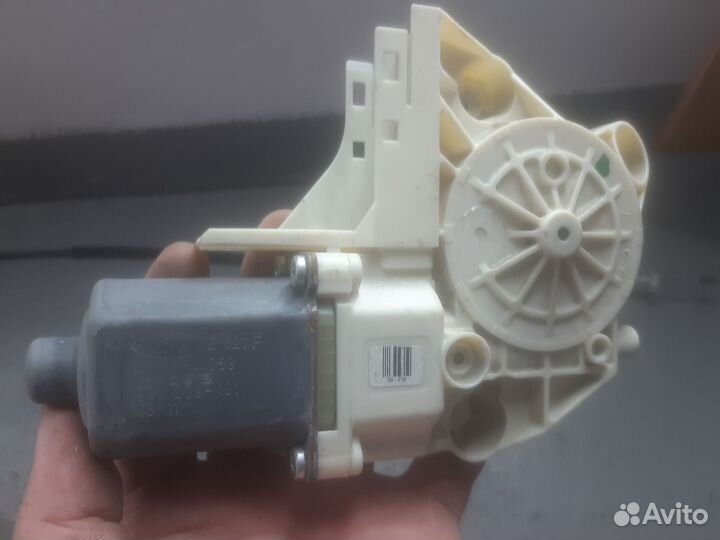 Фокус 2 стеклоподьемник