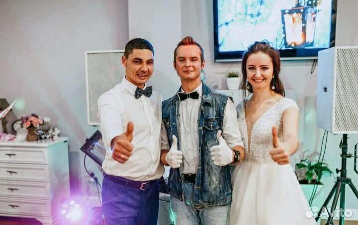 Диджей со своим оборудованием