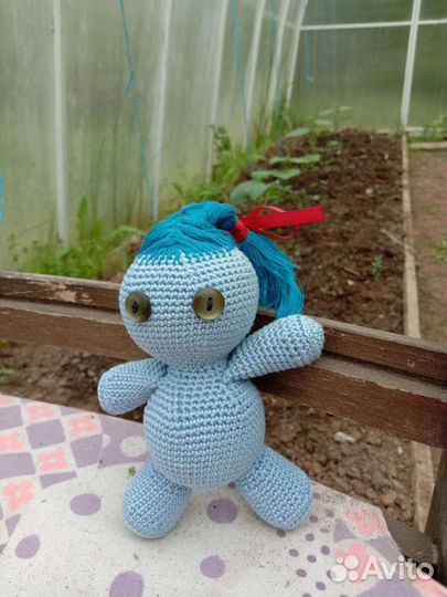 Игрушка куколка-амигуруми