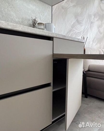 Модный и удобный кухонный гарнитур в Симферополе