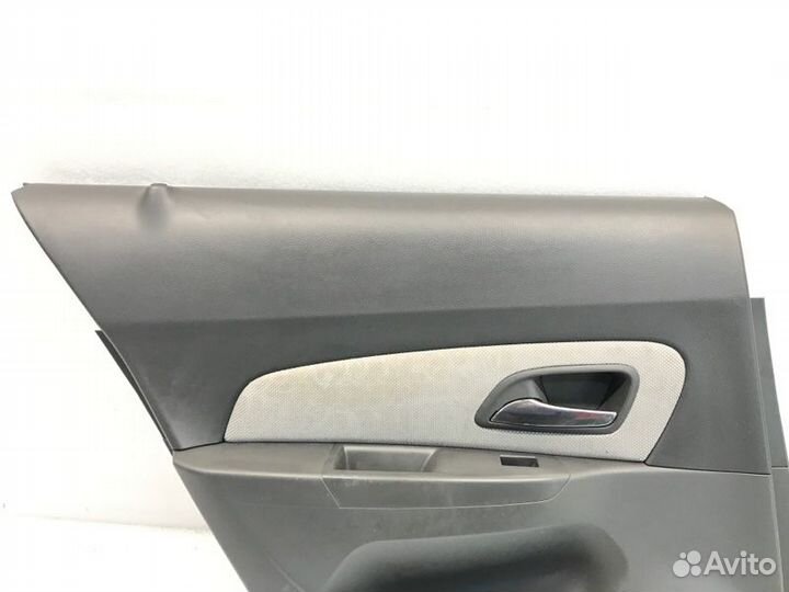 Обшивка двери задняя левая Chevrolet Cruze седан