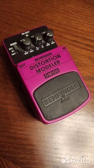 Педаль эффектов behringer distortion modeler DM100