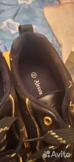 Кроссовки женские