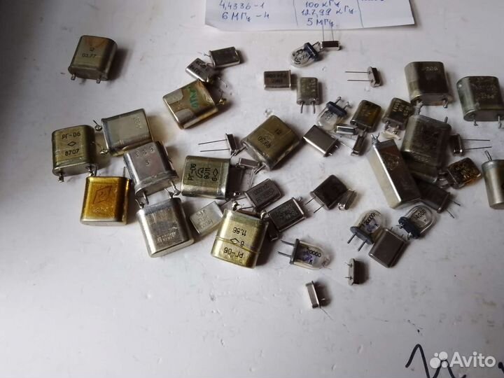 Кварцевые резонаторы,фильтры.Часовые кварцы