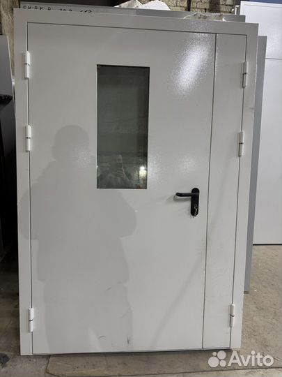 Дверь пожарная со стеклом