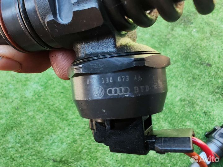 Насос форсунка audi Volkswagen 1.9 tdi 038130073AA