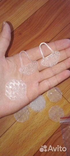 Картина мозаика не доделала ещё 3 квадрата