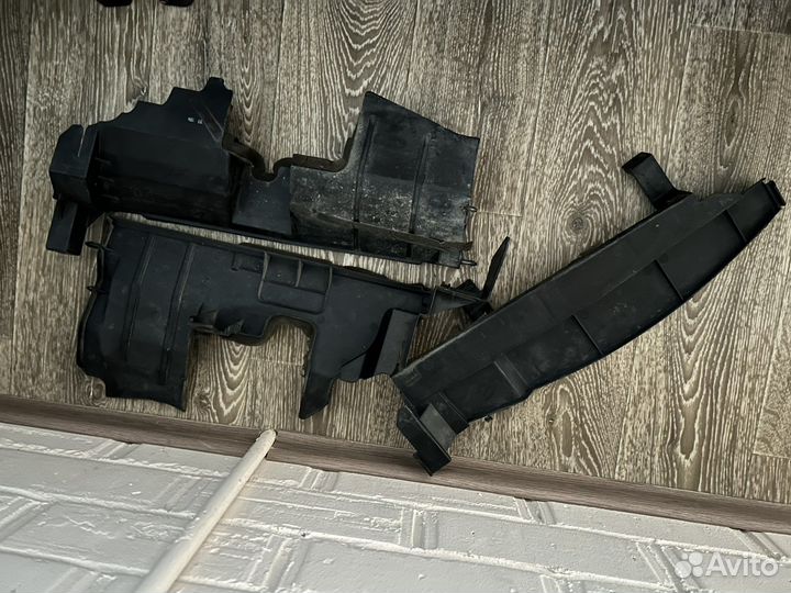 Пластик радиатора nissan note e12