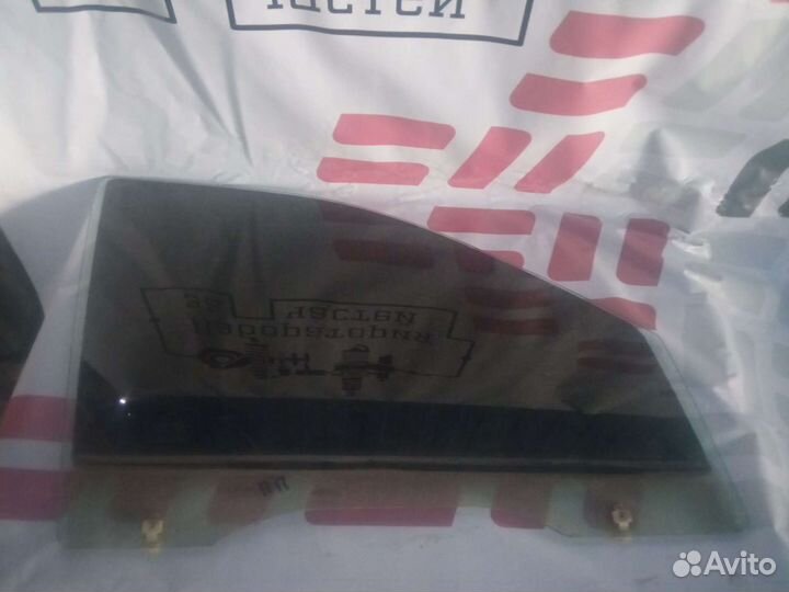 Стекло передней правой двери Hyundai Santa Fe 1