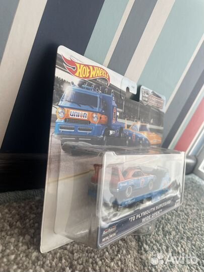 Hot wheels premium team transport