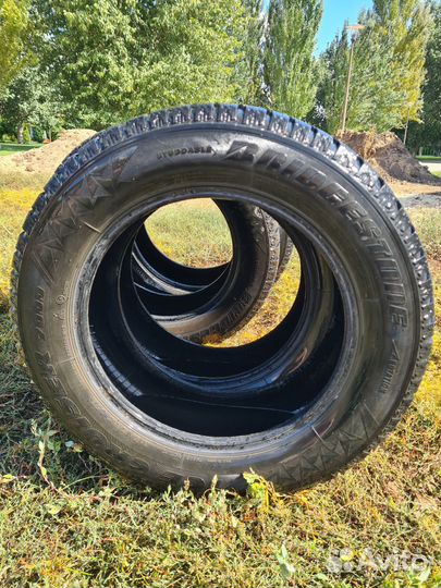 Bridgestone Ice Cruiser 7000 215/60 R16