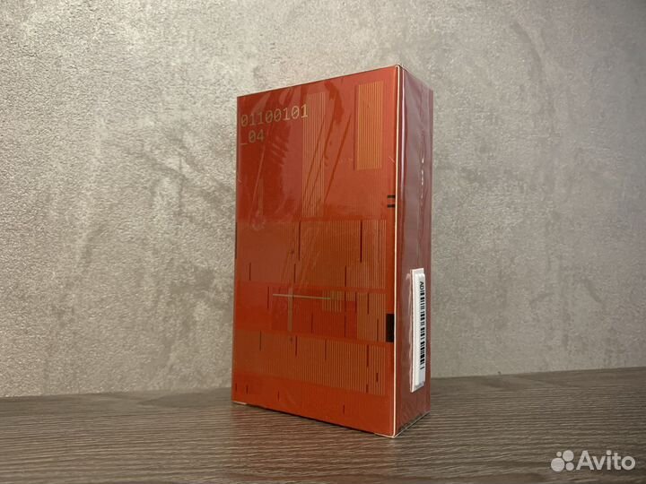 Escentric Molecules Molecule 04