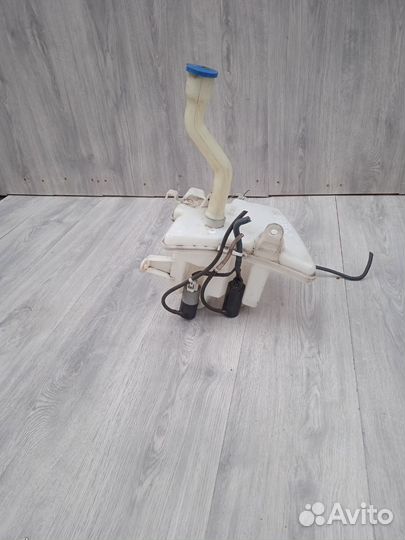 Бачок омывателя Toyota auris E 150