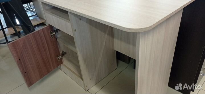 Детский письменный стол