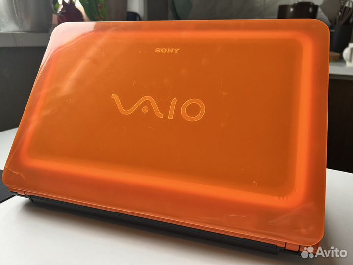 Оранжевый ноутбук sony vaio